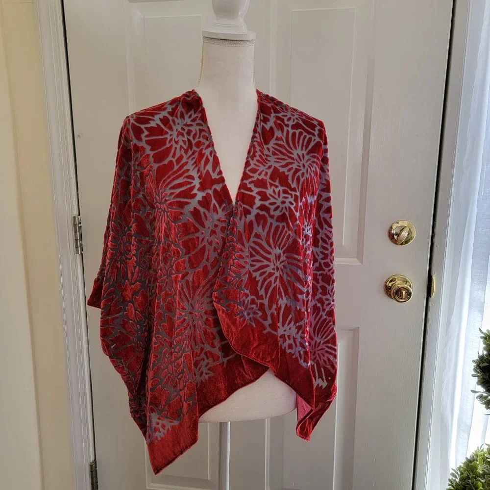 NWT Marc New York By Andrew Mark Red Velvet Burn Out Kimono Lightweight Shawl